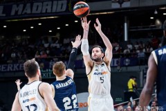 西甲球队副队长因替补席事件被撤职引发内部矛盾