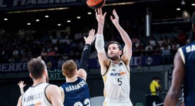 西甲球队副队长因替补席事件被撤职引发内部矛盾