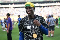 足坛新星转会三中超未尝进球，成长与挑战中的坚韧之路